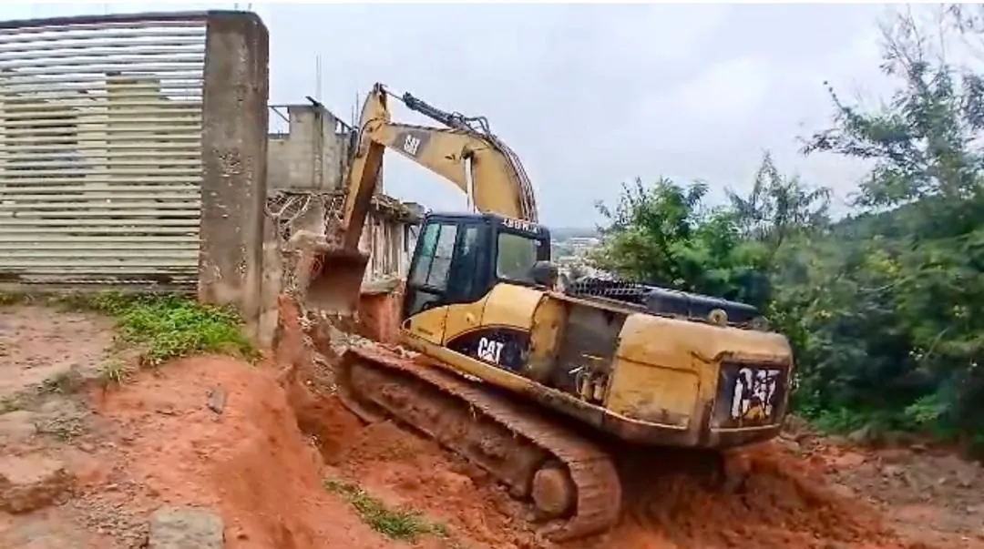 WR: NADMO demolishes unsafe structure to prevent potential disaster at Shama WR: NADMO demolishes unsafe structure to prevent potential disaster at Shama